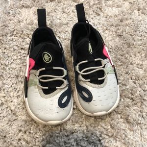 Nike Huarache e.d.g.e. Toddler sneakers
